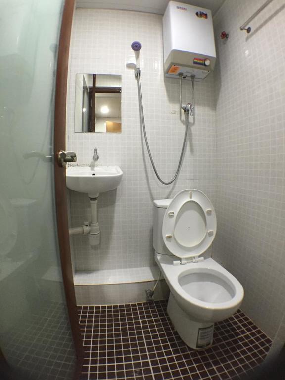 New Yan Yan Guest House Reception 9Th Floor Flat E4 E6 هونغ كونغ المظهر الخارجي الصورة